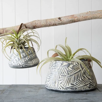 Set Of 2 Rustic Whitewashed Pattern Galvanized Metal Decorative Storage Baskets With Faux Leather Handles - Foreside Home And Garden - Image 2